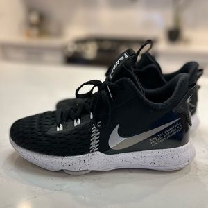 Nike LeBron Witness V 5 Air Zoom Basketball Shoes 🏀 Size 7Y